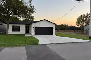1029 Tabernacle St, Seguin, TX 78155 - Photo 1