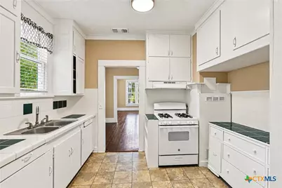 1231 N Saint Joseph Street, Gonzales, TX 78629 - Photo 17