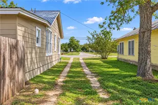 1231 N St Joseph St, Gonzales, TX 78629 - Photo 5