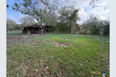 615 Avenue C, Yorktown, TX 78164 - Photo 5