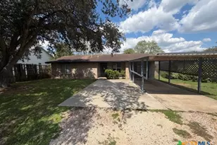 615 Ave C, Yorktown, TX 78164 - Photo 1