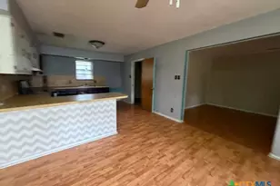 615 Ave C, Yorktown, TX 78164 - Photo 7