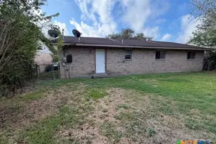 615 Ave C, Yorktown, TX 78164 - Photo 3