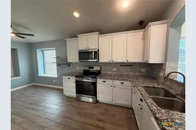 2293 Falcon Way, New Braunfels, TX 78130 - Photo 7