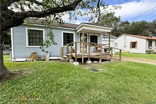 608 Hackberry, Ganado, TX 77967 - Photo 3