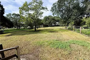 608 Hackberry, Ganado, TX 77967 - Photo 15