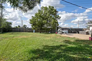 939 Pine Dr, Caldwell, TX 77836 - Photo 17