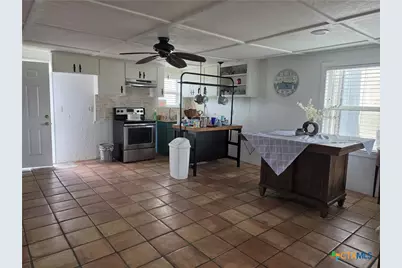 503 E Dallas Avenue, Seadrift, TX 77983 - Photo 15