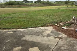 503 E Dallas Ave, Seadrift, TX 77983 - Photo 5