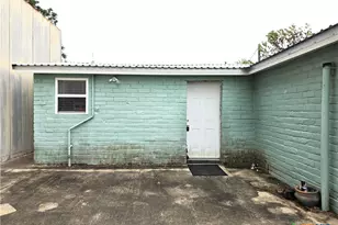 503 E Dallas Ave, Seadrift, TX 77983 - Photo 3
