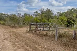 425 Metz Rd, Goliad, TX 77963 - Photo 3
