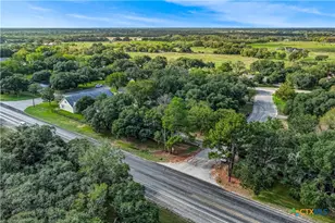 1210 E Gonzales St, Yoakum, TX 77995 - Photo 35