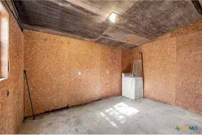 1210 E Gonzales Street, Yoakum, TX 77995 - Photo 27