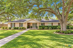 1210 E Gonzales St, Yoakum, TX 77995 - Photo 1