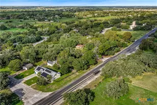 1210 E Gonzales St, Yoakum, TX 77995 - Photo 33