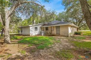 1210 E Gonzales St, Yoakum, TX 77995 - Photo 5