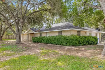 1210 E Gonzales Street, Yoakum, TX 77995 - Photo 3