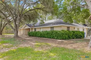 1210 E Gonzales St, Yoakum, TX 77995 - Photo 3