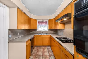 1210 E Gonzales St, Yoakum, TX 77995 - Photo 13