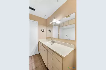 1210 E Gonzales Street, Yoakum, TX 77995 - Photo 21