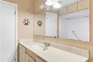 1210 E Gonzales St, Yoakum, TX 77995 - Photo 21