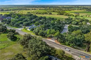 1210 E Gonzales St, Yoakum, TX 77995 - Photo 31