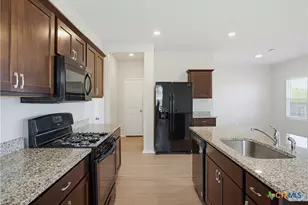 221 Calgary Ln, San Marcos, TX 78666 - Photo 7