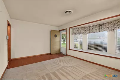 206 Cambridge, Victoria, TX 77905 - Photo 5