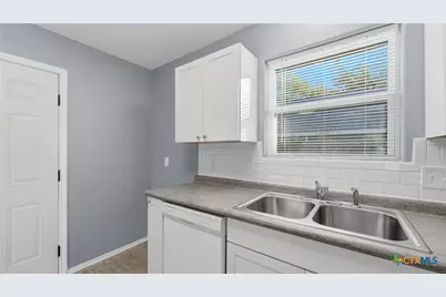 815 Fourth Street, Seguin, TX 78155 - Photo 27