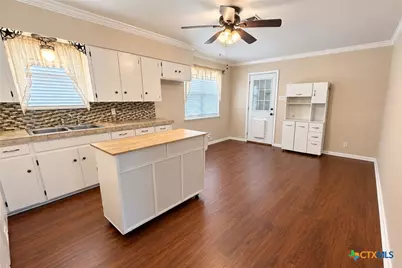 508 Suzanne Street, Edna, TX 77957 - Photo 7