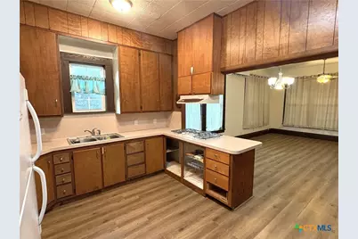 903 E Morgan Avenue, Cuero, TX 77954 - Photo 7