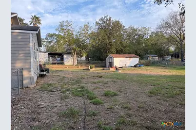 903 E Morgan Avenue, Cuero, TX 77954 - Photo 13