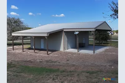 407 W Oakland Avenue, Seadrift, TX 77983 - Photo 5