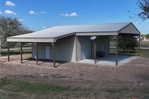 407 W Oakland Ave, Seadrift, TX 77983 - Photo 5