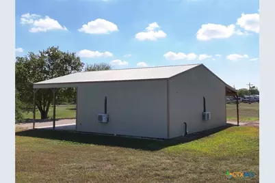 407 W Oakland Avenue, Seadrift, TX 77983 - Photo 3