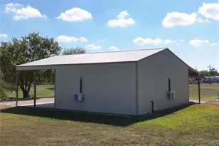 407 W Oakland Ave, Seadrift, TX 77983 - Photo 3