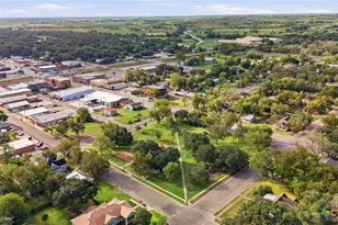 922 N Ave F, Shiner, TX 77984 - Photo 41