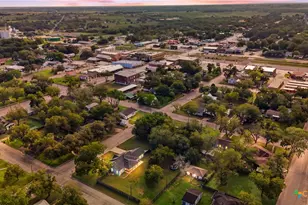 922 N Ave F, Shiner, TX 77984 - Photo 45