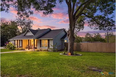 922 N Avenue F, Shiner, TX 77984 - Photo 1