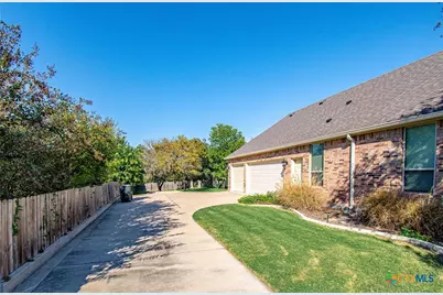 300 Eagle Landing Drive, Belton, TX 76513 - Photo 3