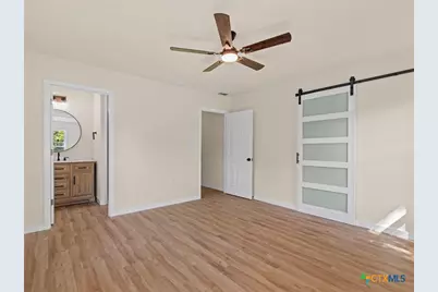 878 E Torrey Street, New Braunfels, TX 78130 - Photo 15