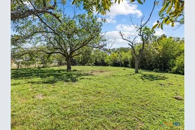 878 E Torrey Street, New Braunfels, TX 78130 - Photo 25