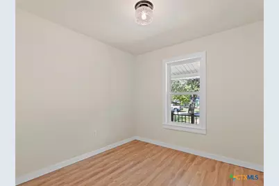 878 E Torrey Street, New Braunfels, TX 78130 - Photo 21