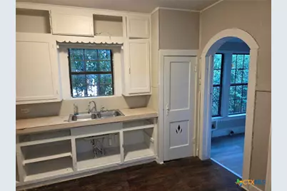 915 N 2nd Street, Temple, TX 76501 - Photo 7