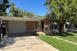 798 W Merriweather St, New Braunfels, TX 78130 - Photo 1