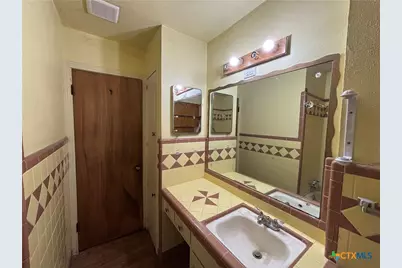 798 W Merriweather Street, New Braunfels, TX 78130 - Photo 5