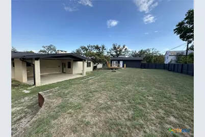 204 S Race Street, Lampasas, TX 76550 - Photo 5