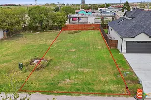 305 W Lane Ave, Manor, TX 78653 - Photo 1