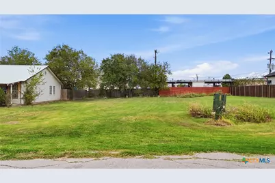 307 W Lane Ave, Manor, TX 78653 - Photo 3
