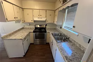 1006 Bartholomae St, Seguin, TX 78155 - Photo 3